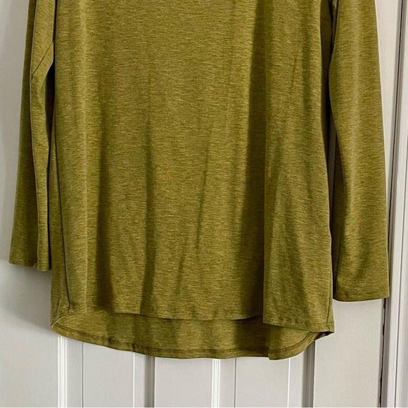 LuLaRoe Medium Lynnae Scoop Neck Long Sleeve Top Size Medium Fits 8 to 12 - Picture 2 of 8
